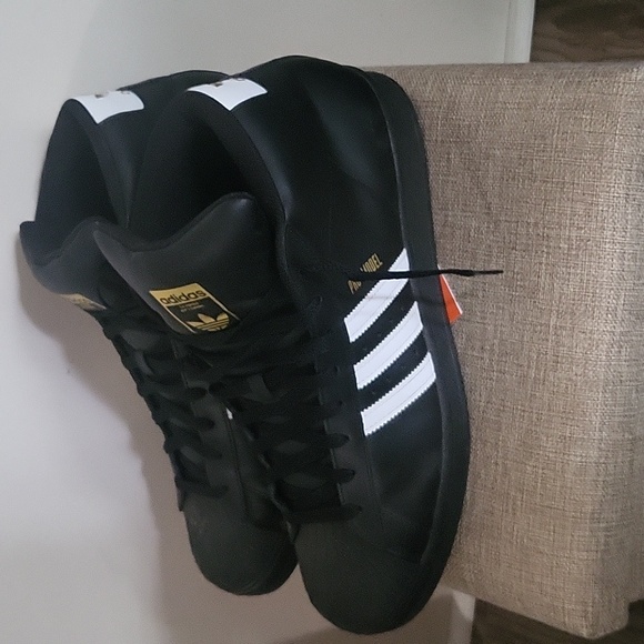 Adidas - Picture 5 of 6